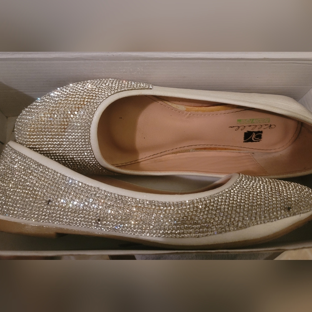 Shoes - Picture 2 of 4